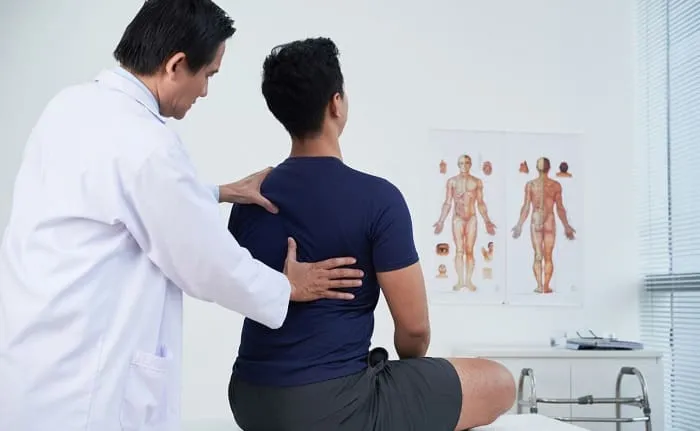 پارگی دیسک کمر؛ علائم و درمان آن